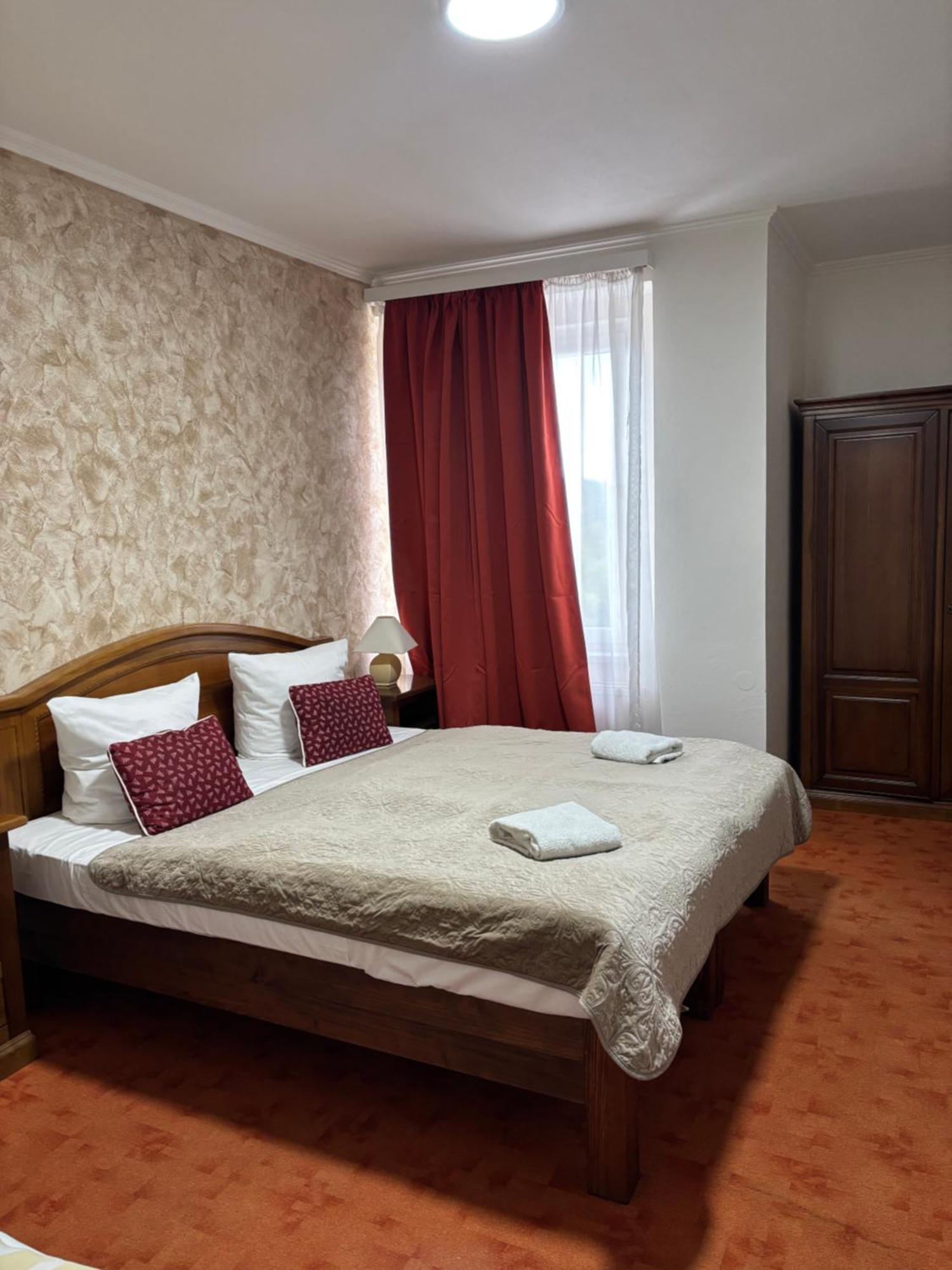 Hotel Bila Ruze Pisek  Exterior photo